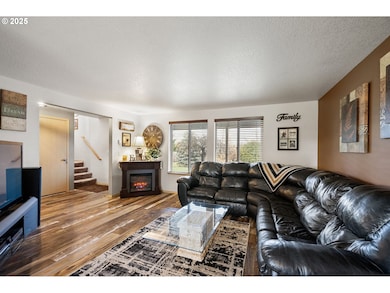 32968 Camas Swale Rd, Creswell, OR 97426 - photo 6