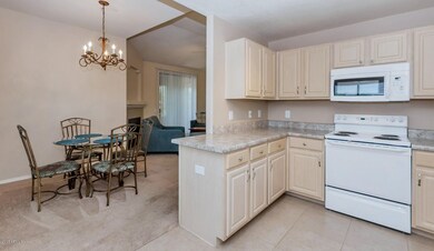 15380 N 100th St-large-008-14-Kitchen-15