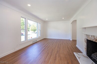 369 E 270th St, Euclid, OH 44132 - photo 6