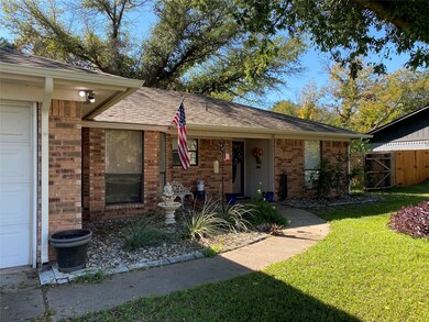 819 Woodhaven Ct, Granbury, TX 76048 - photo 2