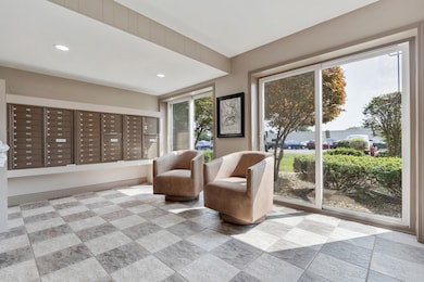 2900 Maple Ave unit 17E, Downers Grove, IL 60515 - photo 2