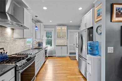 21 Whitwell Ave, Newport, RI 02840 - photo 7