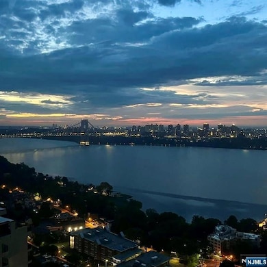 Horizon House unit 2207, Fort Lee, NJ 07024 - photo 2