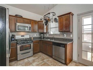 Kitchen. Like new stainless steel applia