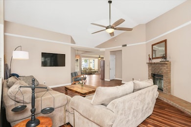 332 Magnolia Ave, Clovis, CA 93611 - photo 6