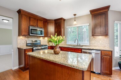 4660 Sawgrass Dr W unit 19, Ann Arbor, MI 48108 - photo 2