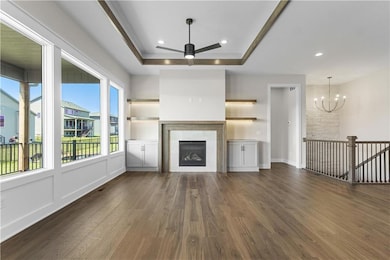 *Photos depict previous model. Finishes may vary.