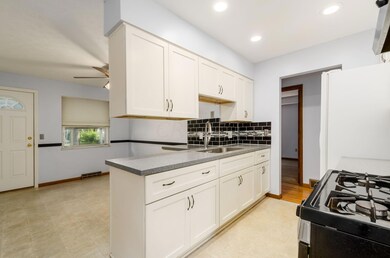 1760 Coronet Dr, Columbus, OH 43224 - photo 2