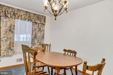 1002 Foxcroft Ln, Essex, MD 21221 - photo 7