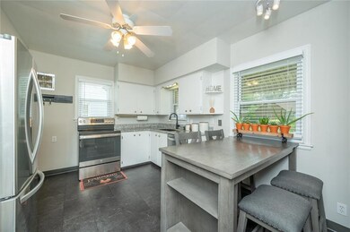 2635 49th St, Des Moines, IA 50310 - photo 7