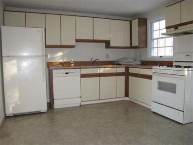 10 Oliver St unit B, Haverhill, MA 01832 - photo 7