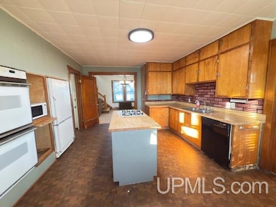 118 S 5th St, Crystal Falls, MI 49920 - photo 5