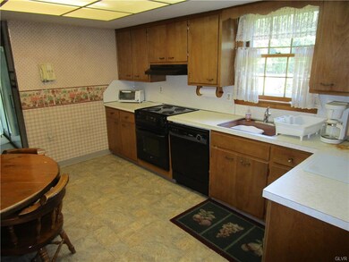 1227 Greenleaf St, Allentown, PA 18102 - photo 4