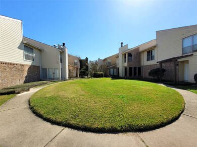 7867 Green Lawn Dr unit 7867, Houston, TX 77088 - photo 3