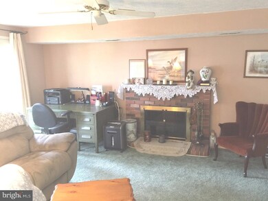 147 Independence Dr, Morrisville, PA 19067 - photo 5