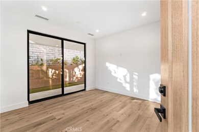 Entry to Living/Family Room