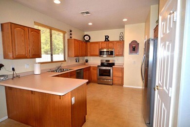 006_Kitchen wEat-In Bar