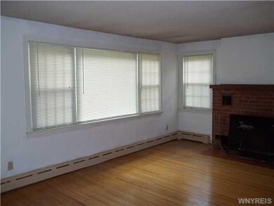 Living Room WINDOWS WITH BLINDS