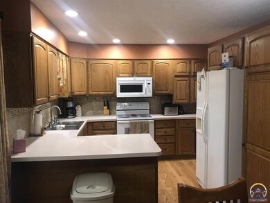 2131 SW Mission Hills Rd, Topeka, KS 66614 - photo 5