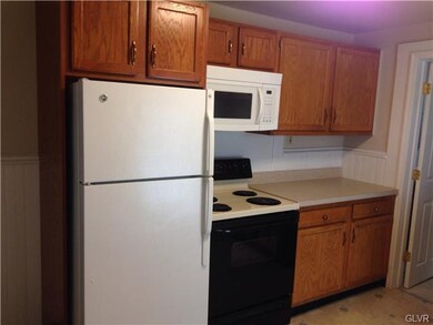 208 Mauch Chunk St unit 2nd Floor, Nazareth, PA 18064 - photo 4