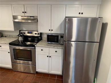 21 Pope St unit 1, Newport, RI 02840 - photo 3