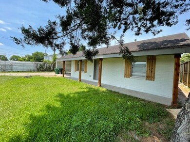 807 Apache St, Houston, TX 77022 - photo 3