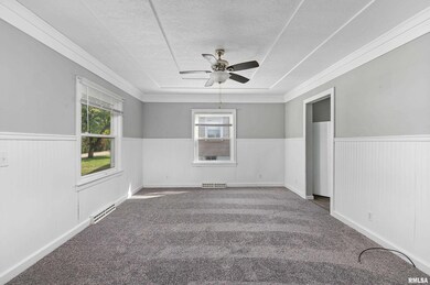 2915 W 49th St, Davenport, IA 52806 - photo 4