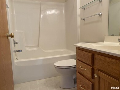 2033 W 59th St, Davenport, IA 52806 - photo 7