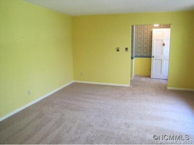 39 Fieldcrest Cir, Asheville, NC 28806 - photo 3