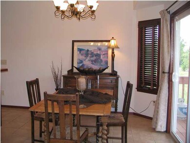 Kitchen/dining combo