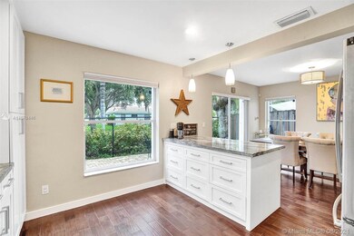 4842 Grapevine Way, Davie, FL 33331 - photo 4