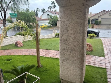 View of front yard