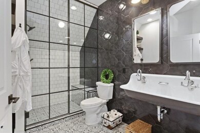 23_21PondPath_8_Bathroom_LowRes