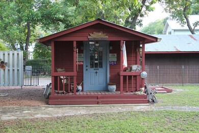 506 N Pecan St, Fredericksburg, TX 78624 - photo 7