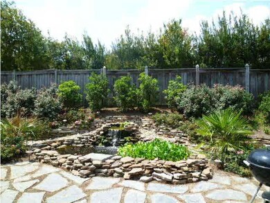 Very private, fenced back yard