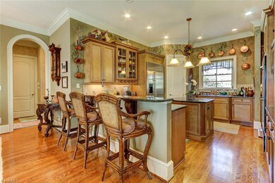 Perfect working kitchen! Bosch/Thermador and GE Mo