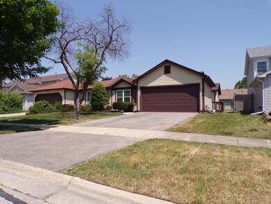 1823 Shetland Rd, Naperville, IL 60565 - photo 2