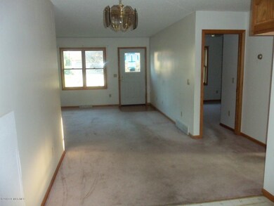 271-913101extrdiningroom