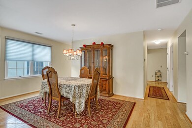 2320 N Chanticleer Ct Toms-large-034-31-