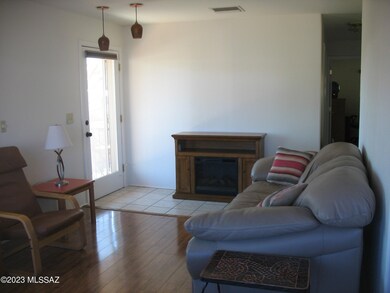 5737 Box R Living Room 1