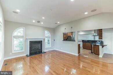 2840 Edgelea Rd, Vienna, VA 22181 - photo 5