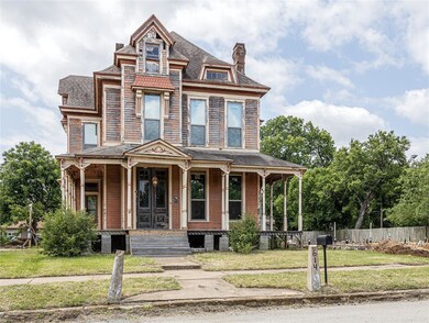 614 W Sears St, Denison, TX 75020 - photo 2