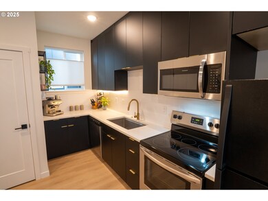 12071 SE Oak St unit 12, Portland, OR 97216 - photo 6