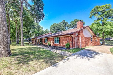 1501 Pebble Creek Dr, Euless, TX 76040 - photo 3