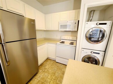 2002 N Fitzhugh Ave unit 4, Dallas, TX 75204 - photo 5