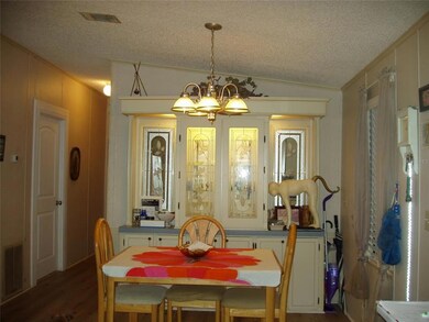 35130 Lindsey Ln, Zephyrhills, FL 33541 - photo 4