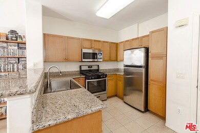 Savoy unit 239, Los Angeles, CA 90012 - photo 6