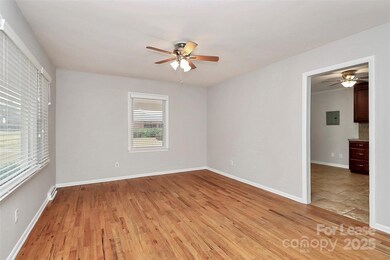 8911 Reames Rd, Charlotte, NC 28216 - photo 5