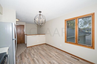 kitchen/eating area