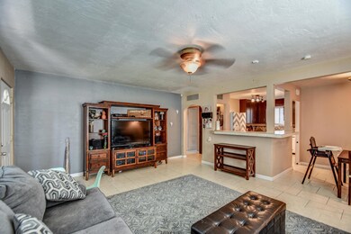 family room 3